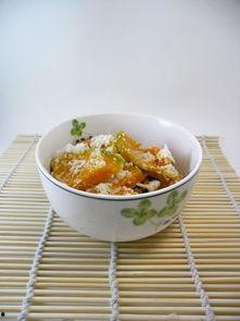 雪落在南瓜上,冬日里的诗意邂逅